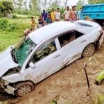 Private Car Plunges into Ditch in Palashbari, Two Injured Private Car Plunges into Ditch in Palashbari, Two Injured