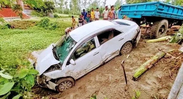 Private Car Plunges into Ditch in Palashbari, Two Injured