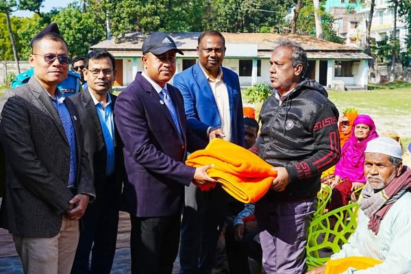 RMP Police Commissioner Distributes Blankets to the Needy in Rajshahi